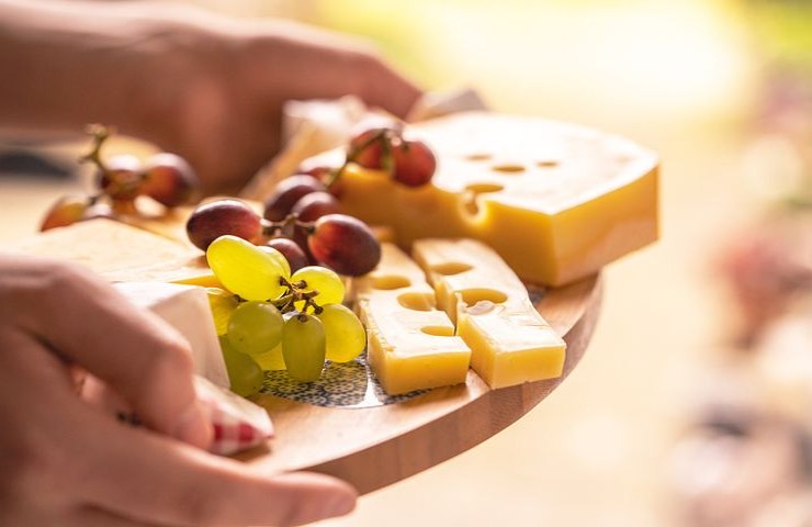 Tagliere di uva e formaggi