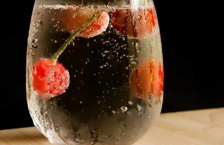 Acqua con frutta