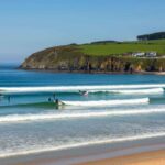 Surf in primavera: i 5 migliori spot tra Sardegna e Perù